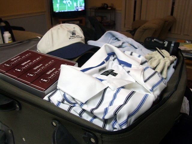 Golf travel packing