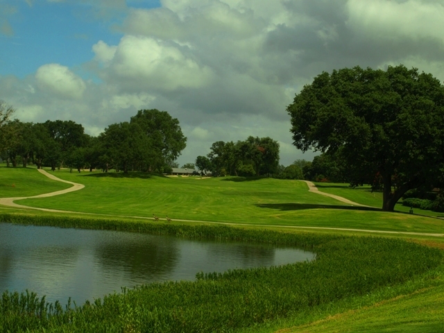 Riverhill Country Club - hole 9