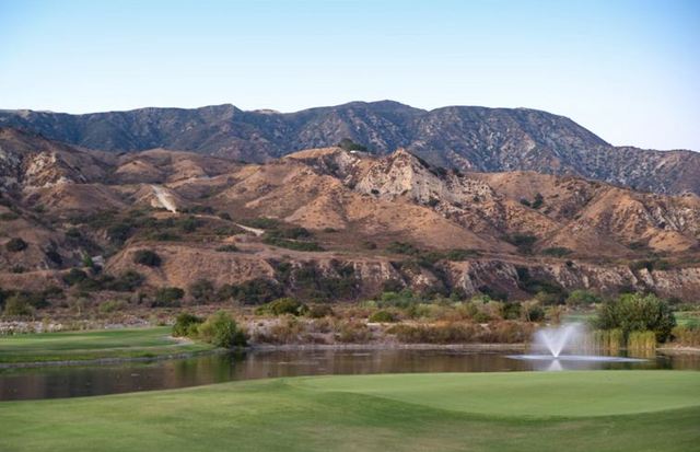 Angeles National Golf Club - hole 2
