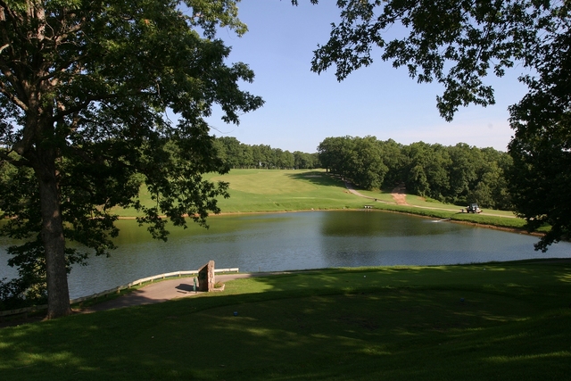 Oaks golf course at Tan-Tar-A Resort - hole 2 tee